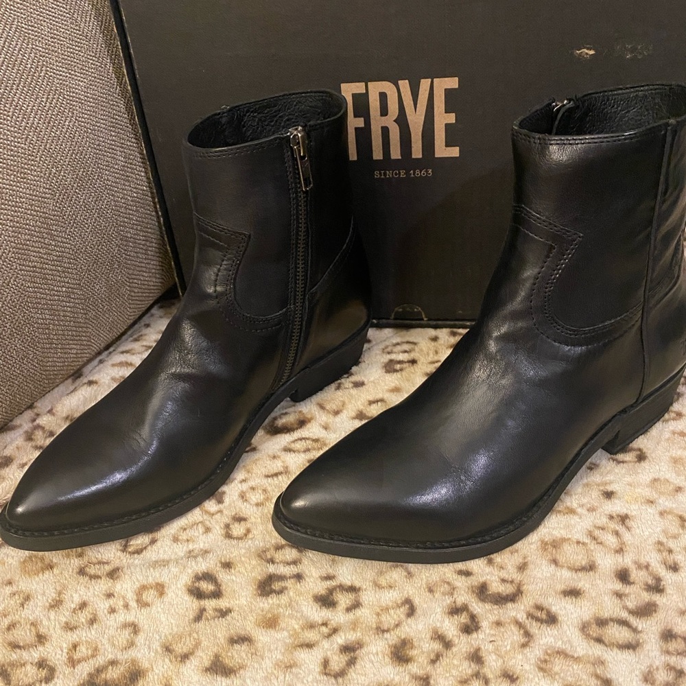 FRYE Billy Inside Zip Bootie